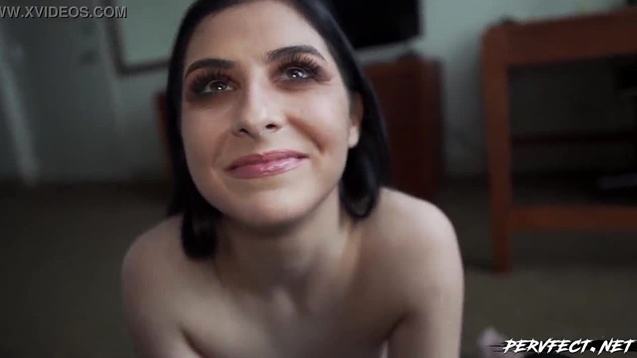 Kaitlyn Katsaroksen pienet rinnat ja tiukka pillua venytetään hardcore-videossa